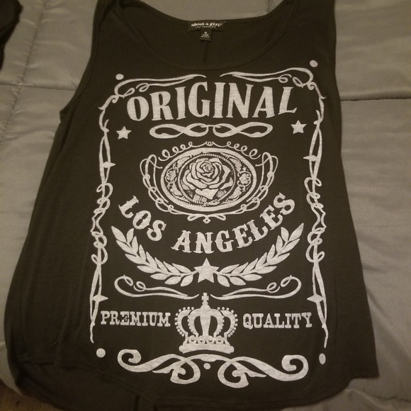 Flowy tank - Picture 1 of 1